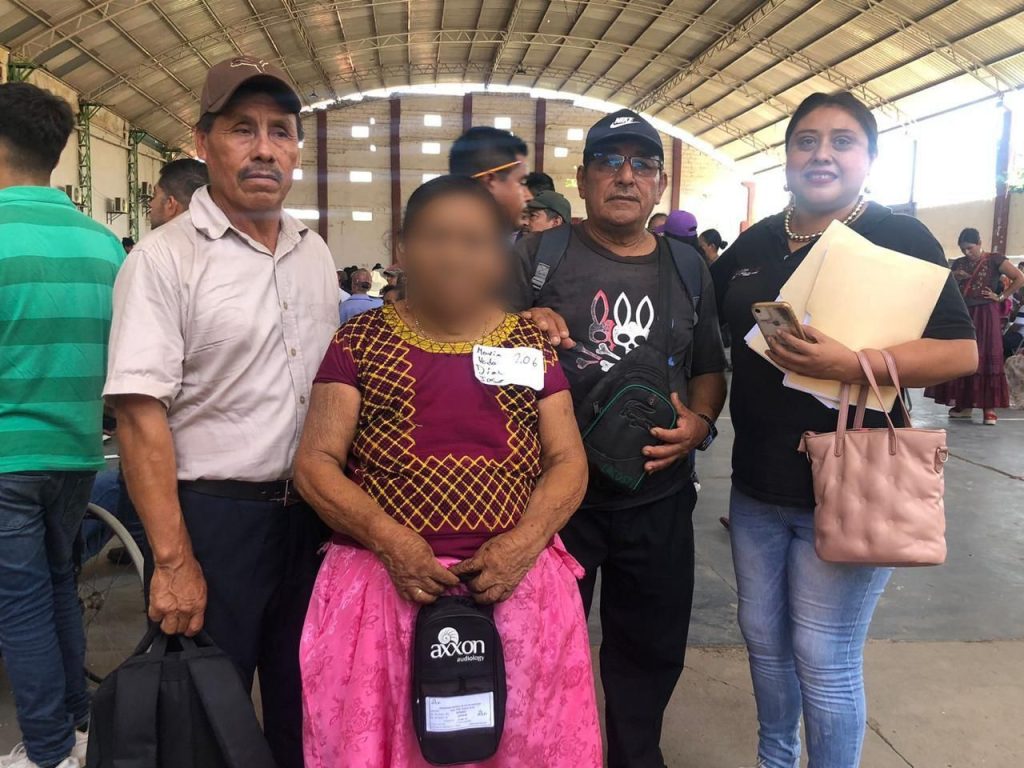 1000976633-1024x768 GESTIÓN DEL DIF JUCHITÁN PERMITE ENTREGA DE AUXILIARES AUDITIVOS A PERSONAS CON DISCAPACIDAD AUDITIVA