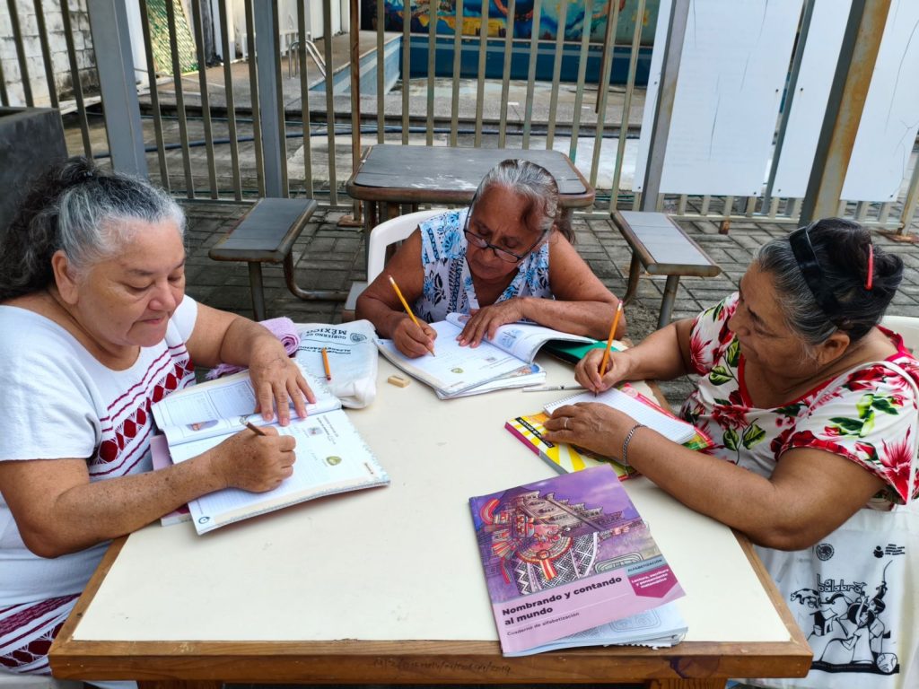 IMG-20250910-WA0150-1024x768 GOBIERNO JUCHITECO ABRE CONVOCATORIA PARA INTEGRAR UN NUEVO CICLO DEL PROGRAMA MUNICIPAL DE ALFABETIZACIÓN