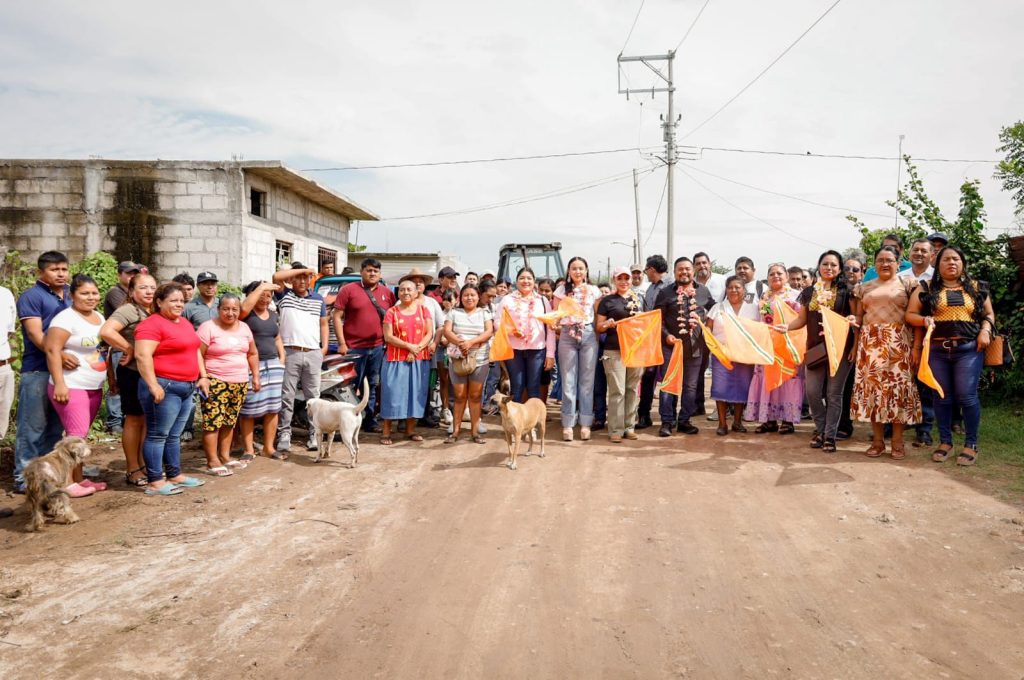 IMG-20250911-WA0077-1024x680 GOBIERNO JUCHITECO ANUNCIA PAVIMENTACIÓN QUE MEJORA LA CONEXIÓN DE COLONIAS AL NORTE DE LA CIUDAD
