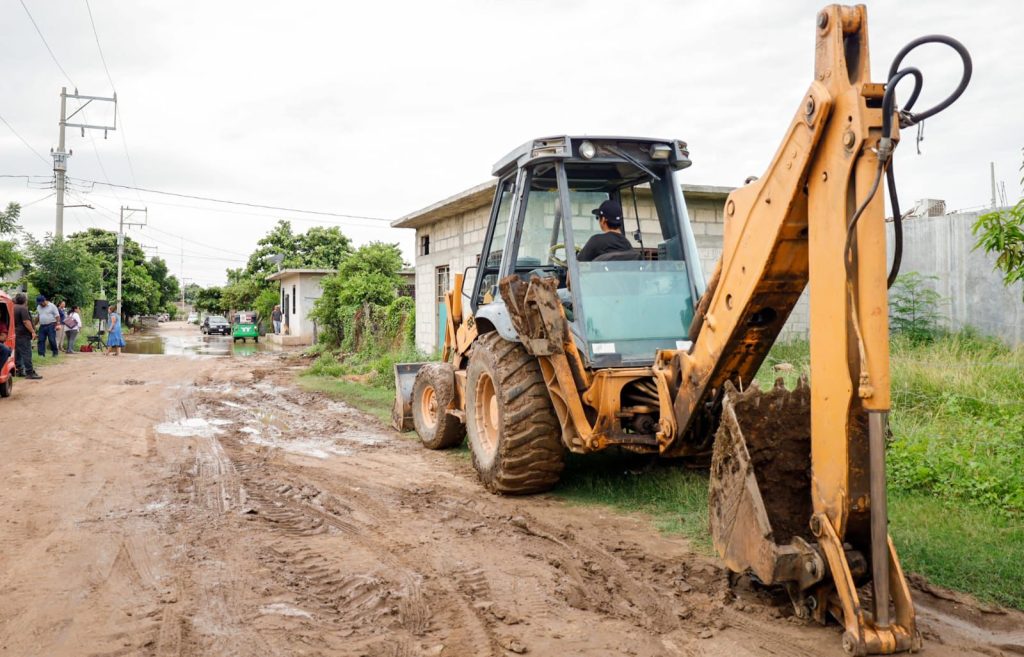 IMG-20250911-WA0080-1024x657 GOBIERNO JUCHITECO ANUNCIA PAVIMENTACIÓN QUE MEJORA LA CONEXIÓN DE COLONIAS AL NORTE DE LA CIUDAD